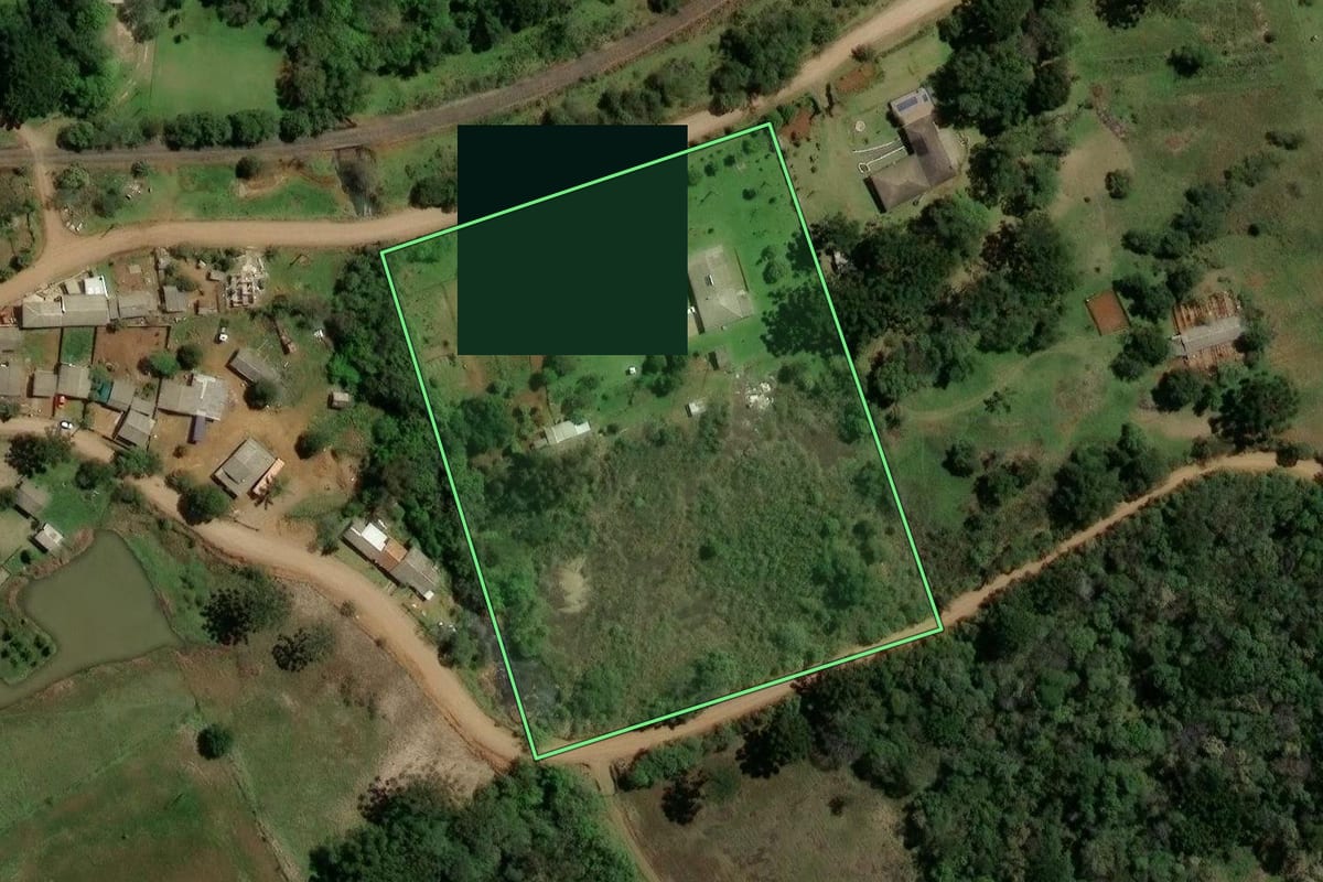 Imagem de satélite do imóvel rural em Guarapuava (PR), com o contorno declarado no CAR desenhado por cima.