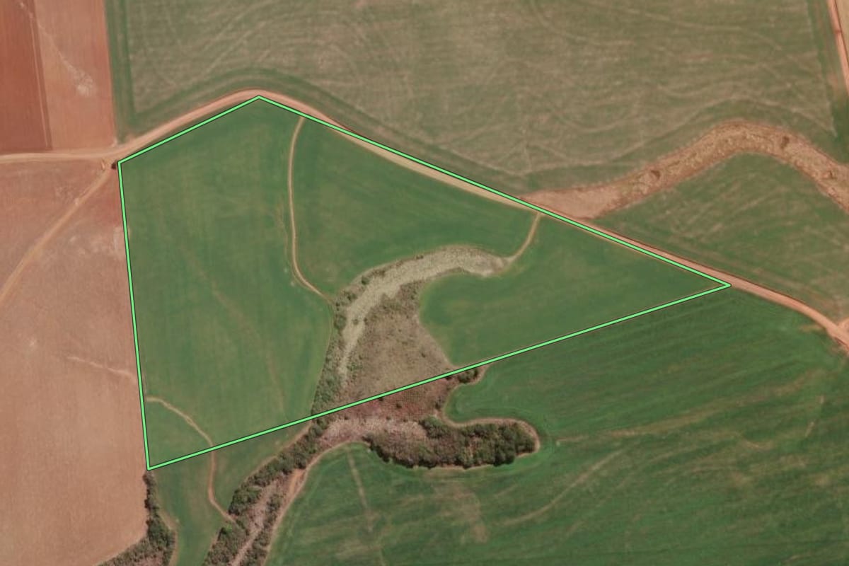 Imagem de satélite do imóvel rural em Guarapuava (PR), com o contorno declarado no CAR desenhado por cima.