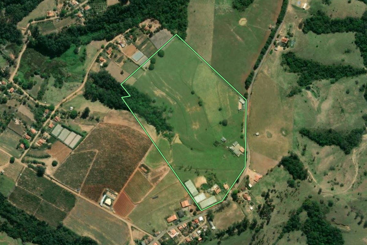 Imagem de satélite do imóvel rural em Ibaiti (PR), com o contorno declarado no CAR desenhado por cima.