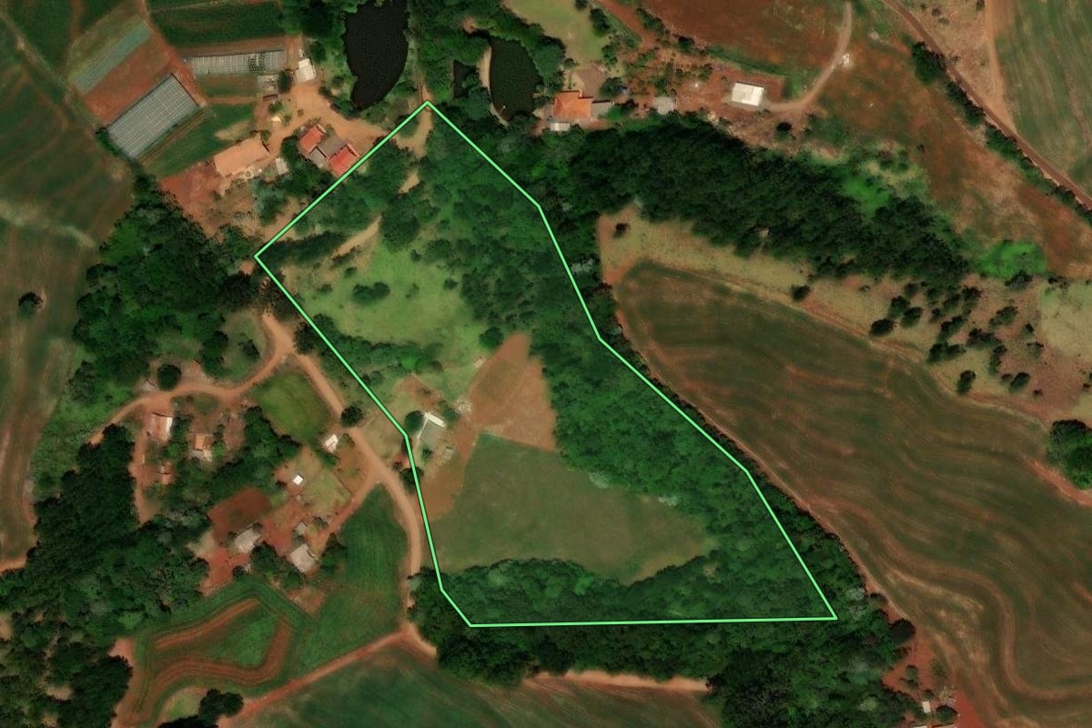 Imagem de satélite do imóvel rural em Ibema (PR), com o contorno declarado no CAR desenhado por cima.