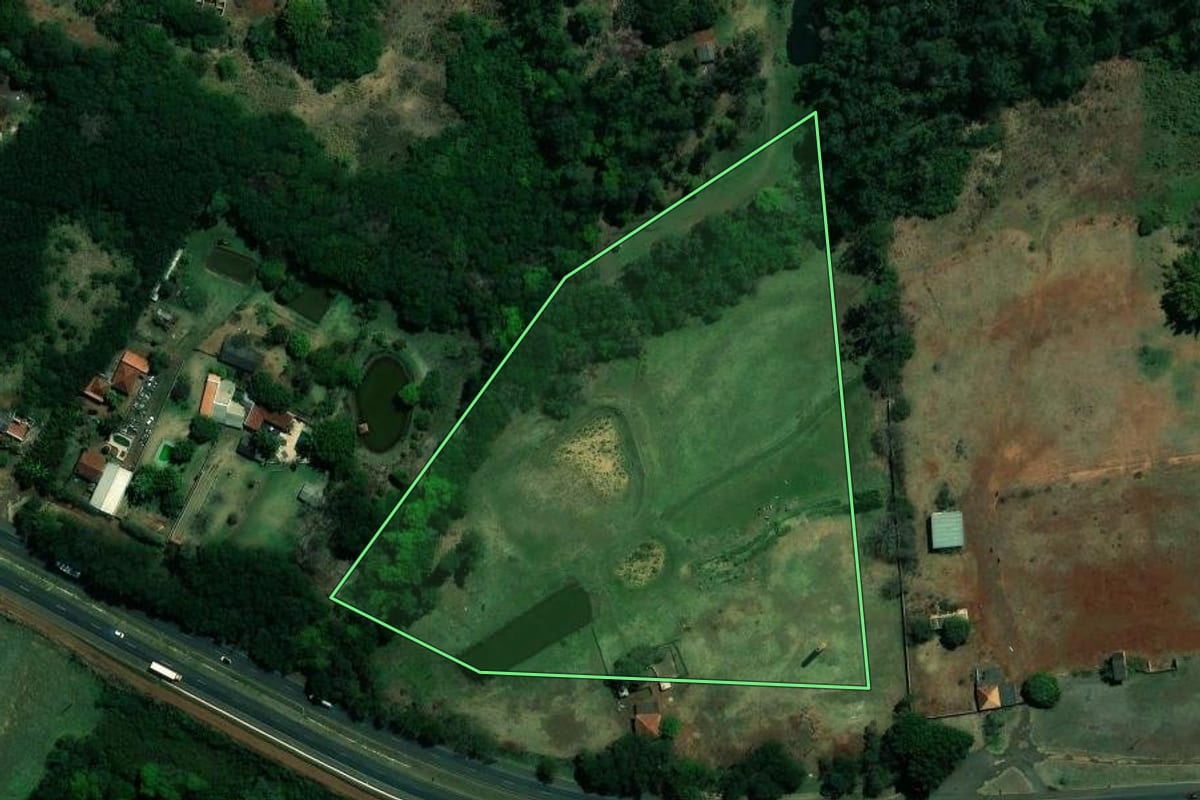 Imagem de satélite do imóvel rural em Ibiporã (PR), com o contorno declarado no CAR desenhado por cima.