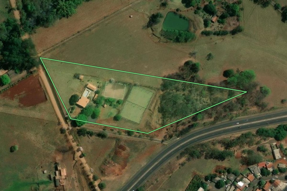 Imagem de satélite do imóvel rural em Ibiporã (PR), com o contorno declarado no CAR desenhado por cima.