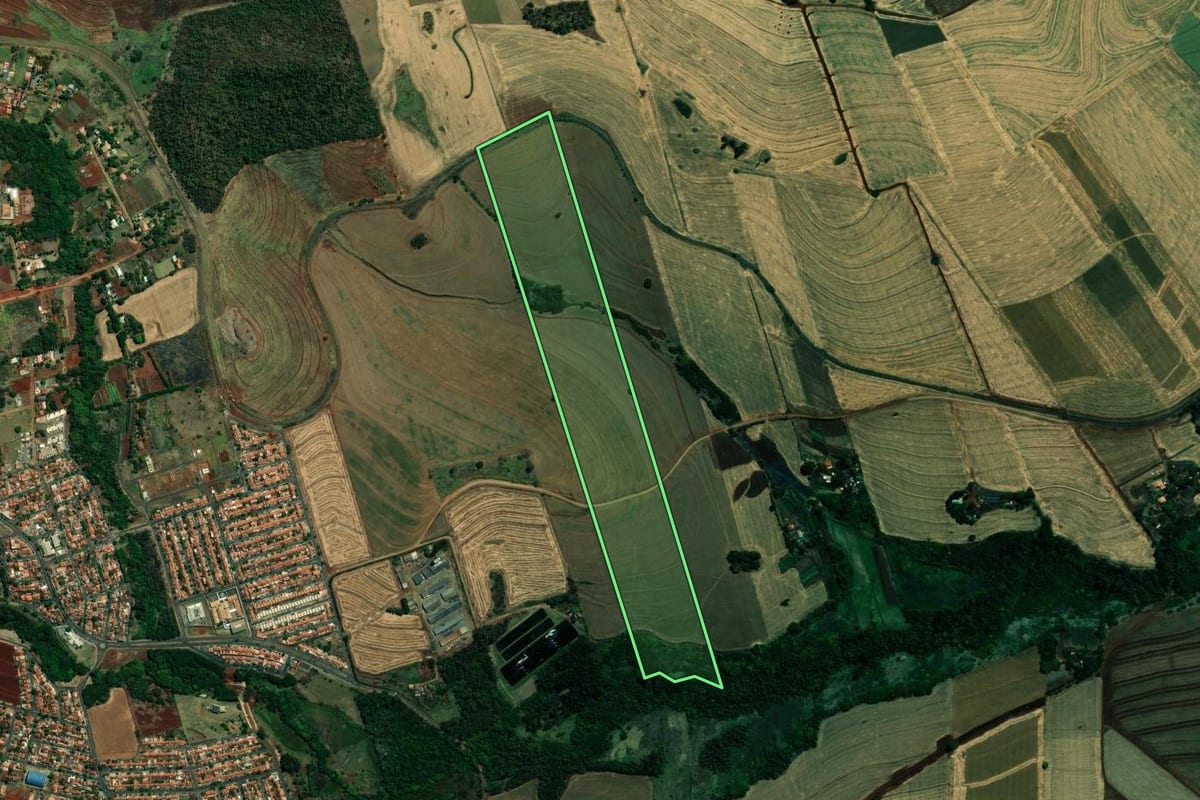 Imagem de satélite do imóvel rural em Ibiporã (PR), com o contorno declarado no CAR desenhado por cima.