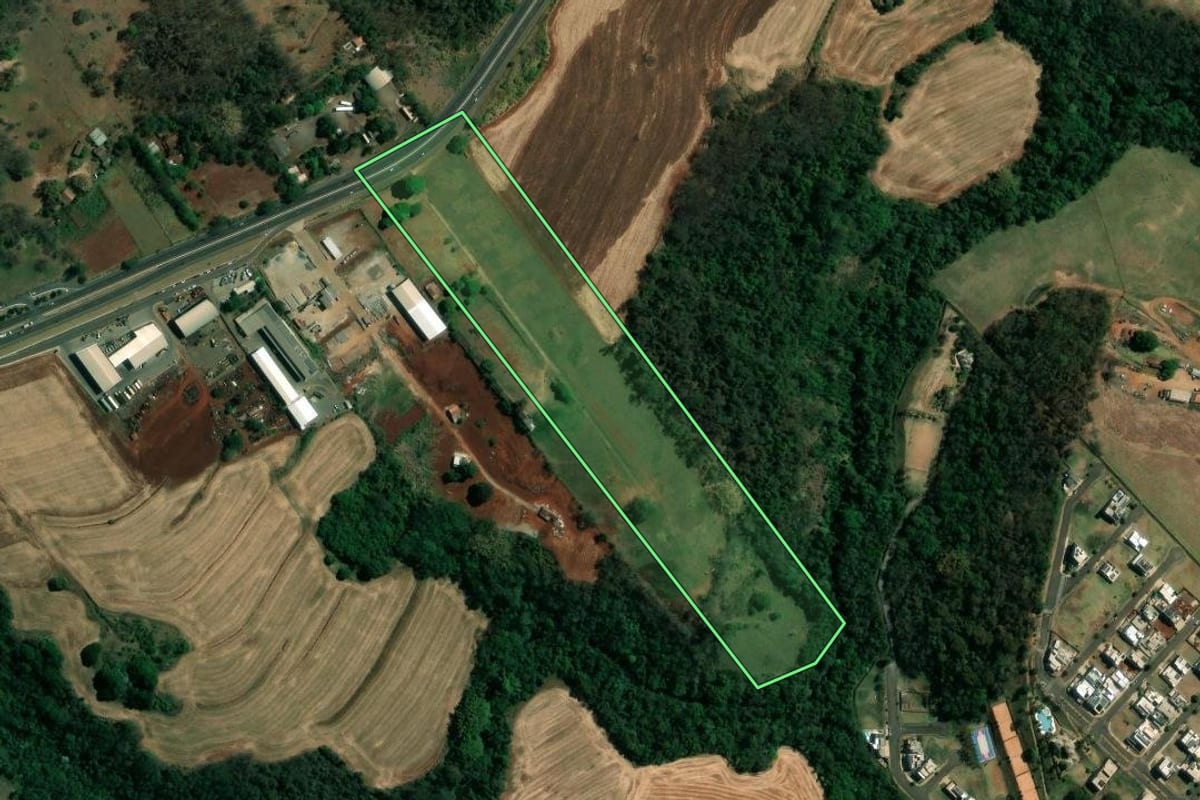 Imagem de satélite do imóvel rural em Ibiporã (PR), com o contorno declarado no CAR desenhado por cima.