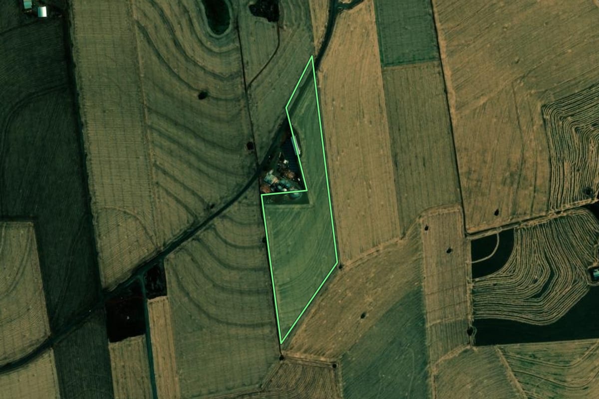 Imagem de satélite do imóvel rural em Ibiporã (PR), com o contorno declarado no CAR desenhado por cima.