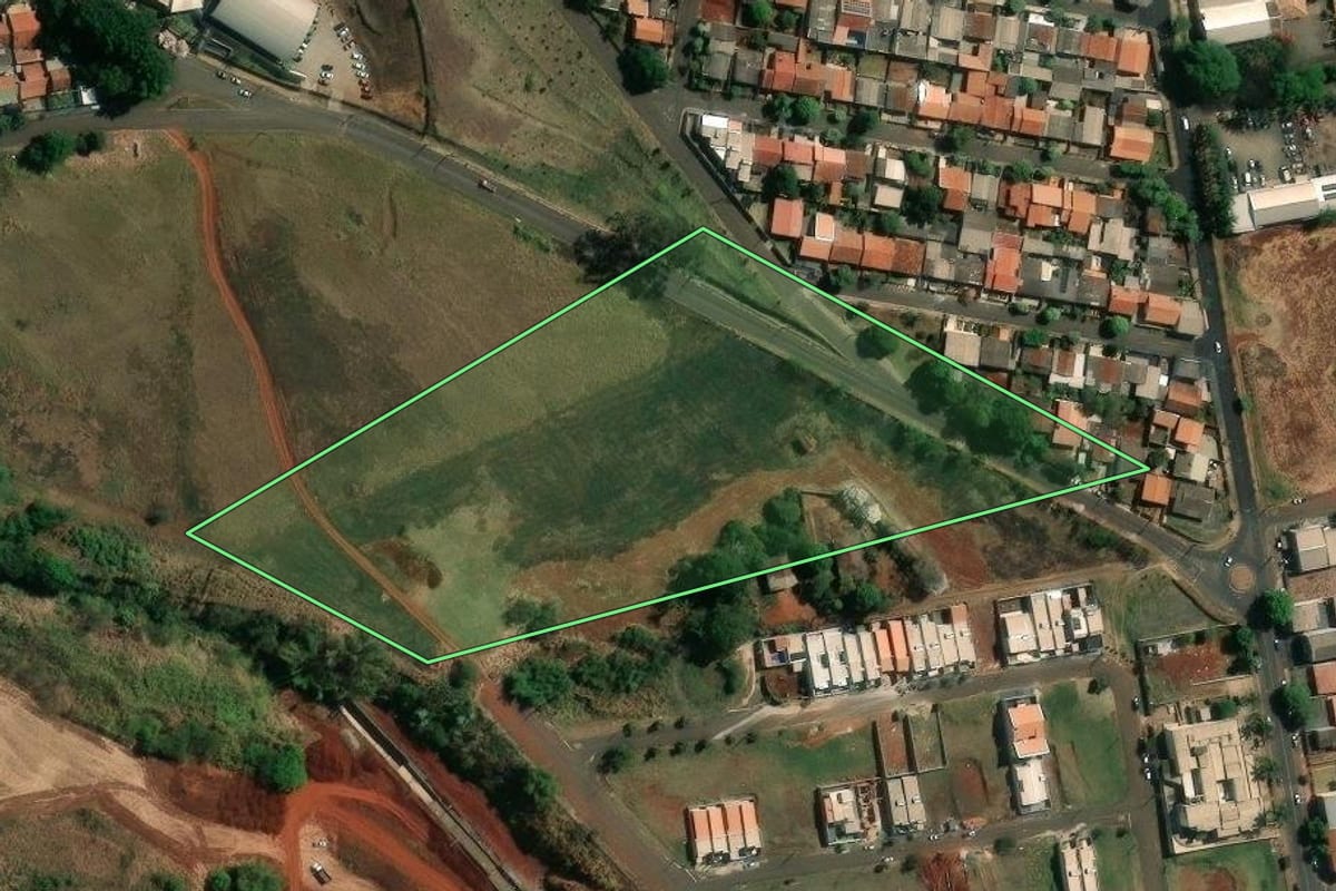 Imagem de satélite do imóvel rural em Ibiporã (PR), com o contorno declarado no CAR desenhado por cima.