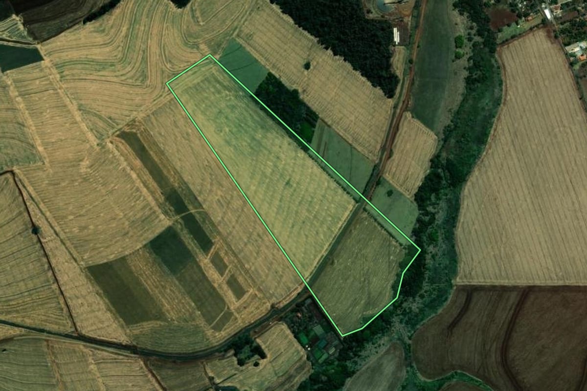 Imagem de satélite do imóvel rural em Ibiporã (PR), com o contorno declarado no CAR desenhado por cima.