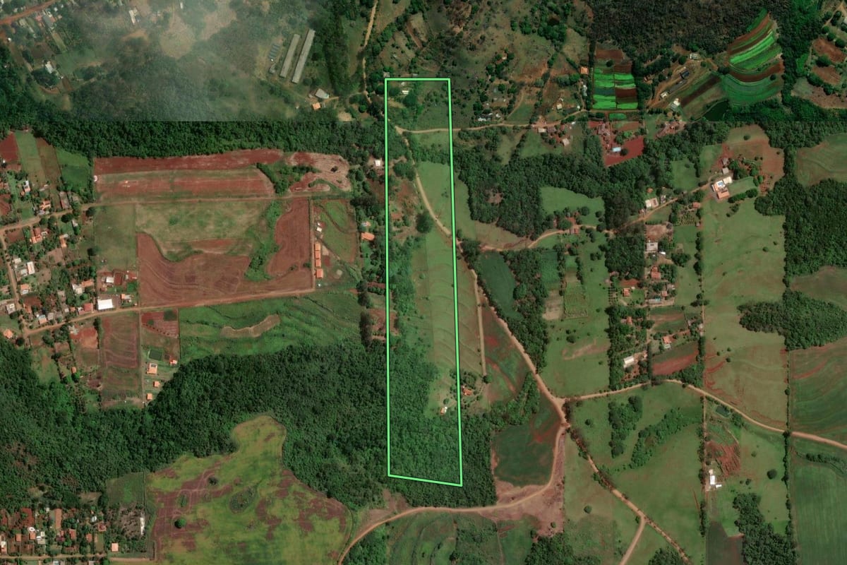 Imagem de satélite do imóvel rural em Ibiporã (PR), com o contorno declarado no CAR desenhado por cima.