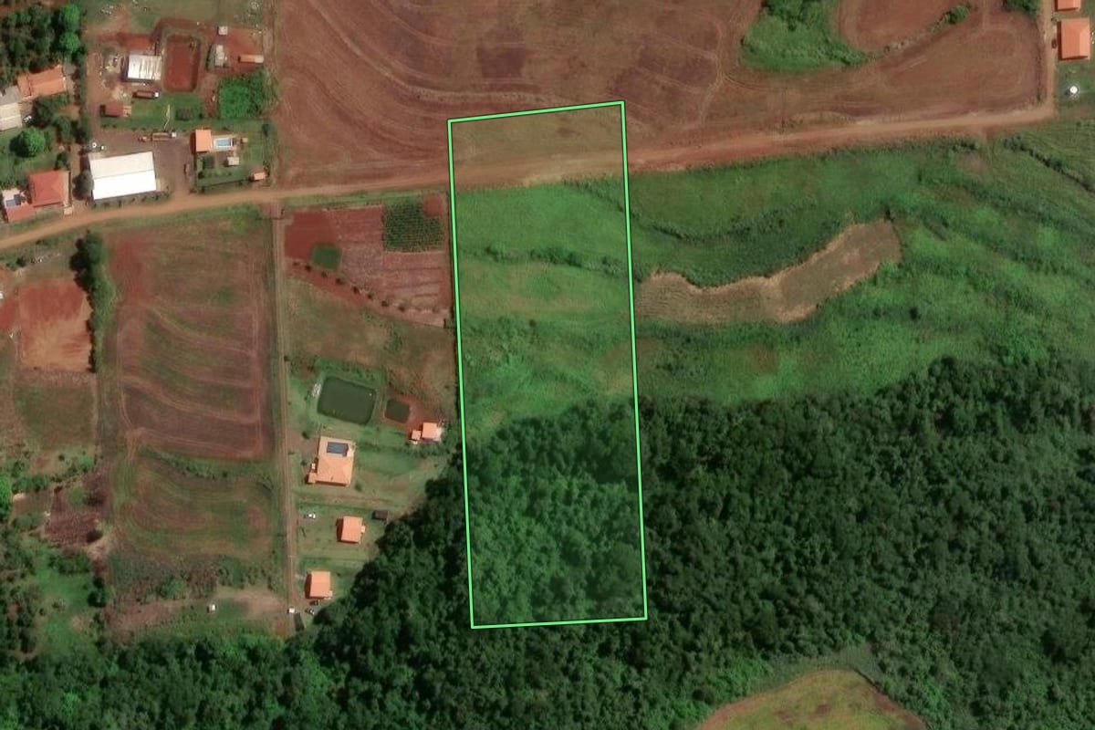 Imagem de satélite do imóvel rural em Ibiporã (PR), com o contorno declarado no CAR desenhado por cima.