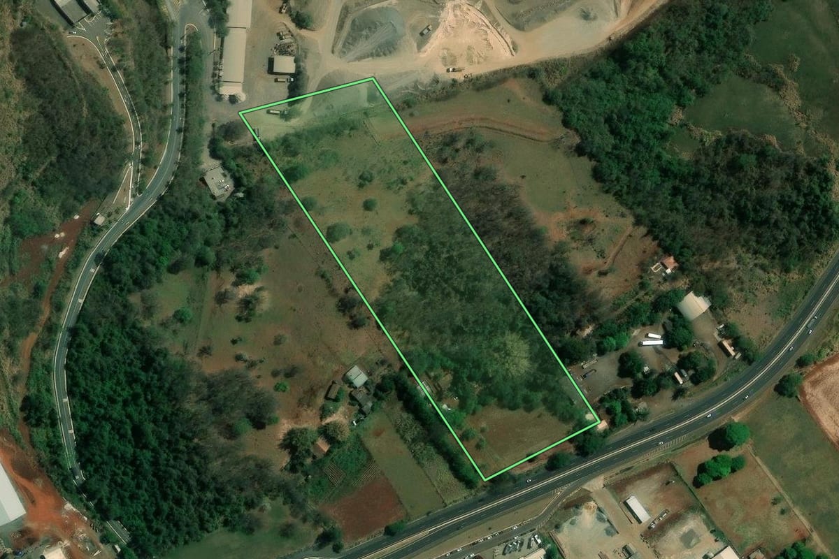 Imagem de satélite do imóvel rural em Ibiporã (PR), com o contorno declarado no CAR desenhado por cima.