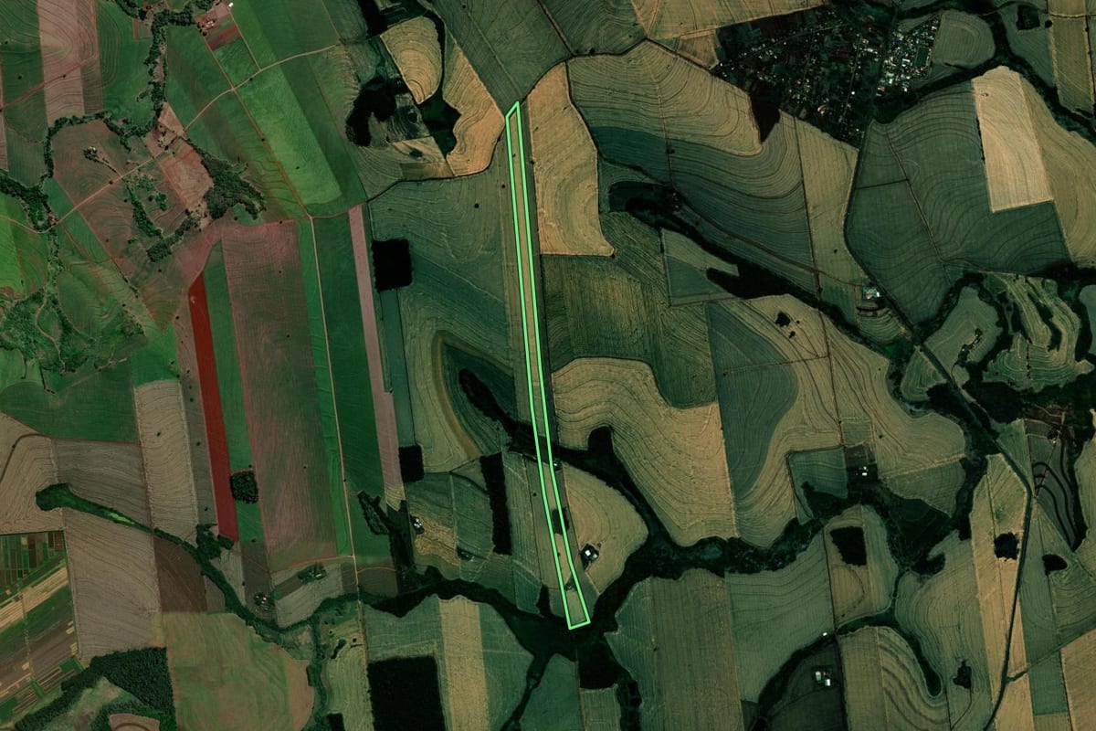 Imagem de satélite do imóvel rural em Ibiporã (PR), com o contorno declarado no CAR desenhado por cima.