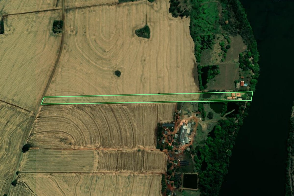 Imagem de satélite do imóvel rural em Ibiporã (PR), com o contorno declarado no CAR desenhado por cima.