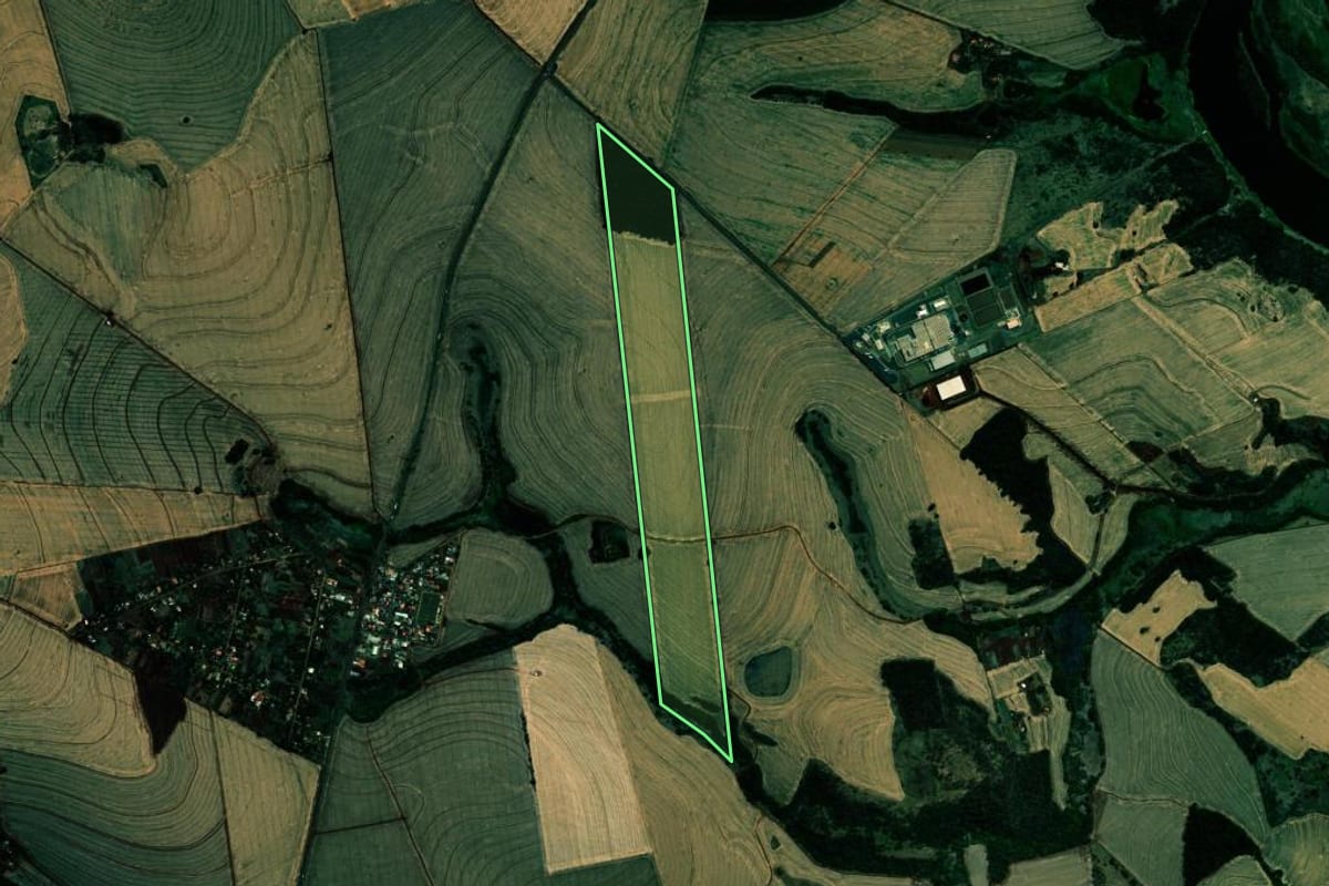 Imagem de satélite do imóvel rural em Ibiporã (PR), com o contorno declarado no CAR desenhado por cima.