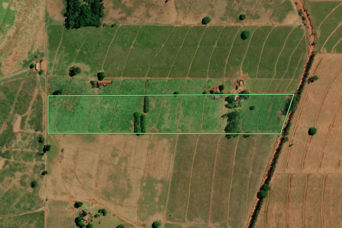 Imagem de satélite do imóvel rural em Icaraíma (PR), com o contorno declarado no CAR desenhado por cima.