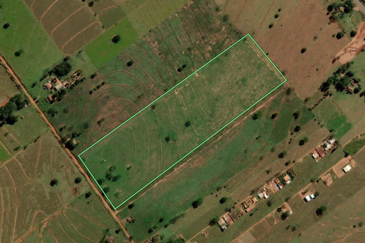 Imagem de satélite do imóvel rural em Icaraíma (PR), com o contorno declarado no CAR desenhado por cima.