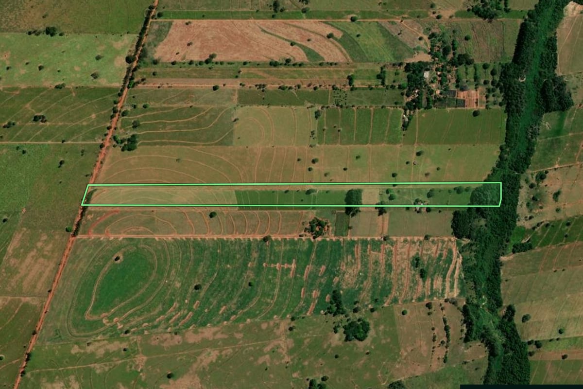 Imagem de satélite do imóvel rural em Icaraíma (PR), com o contorno declarado no CAR desenhado por cima.