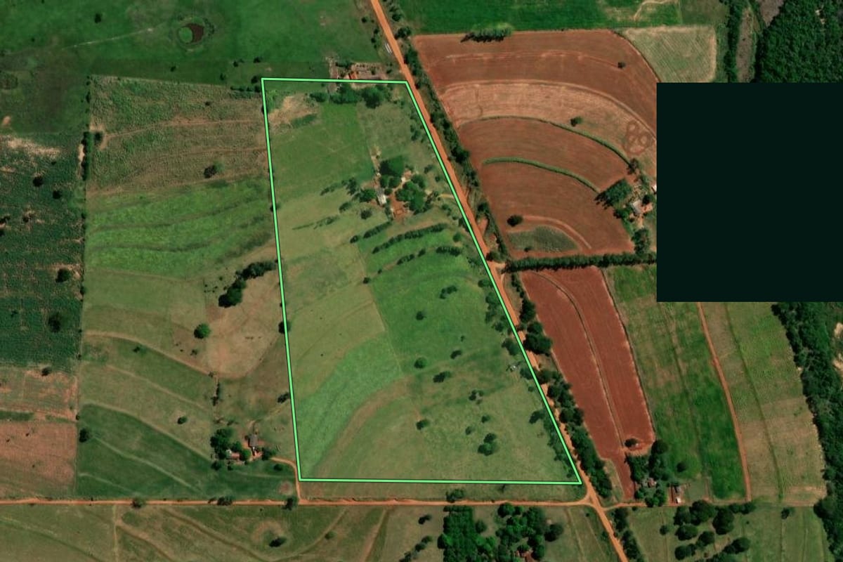 Imagem de satélite do imóvel rural em Icaraíma (PR), com o contorno declarado no CAR desenhado por cima.