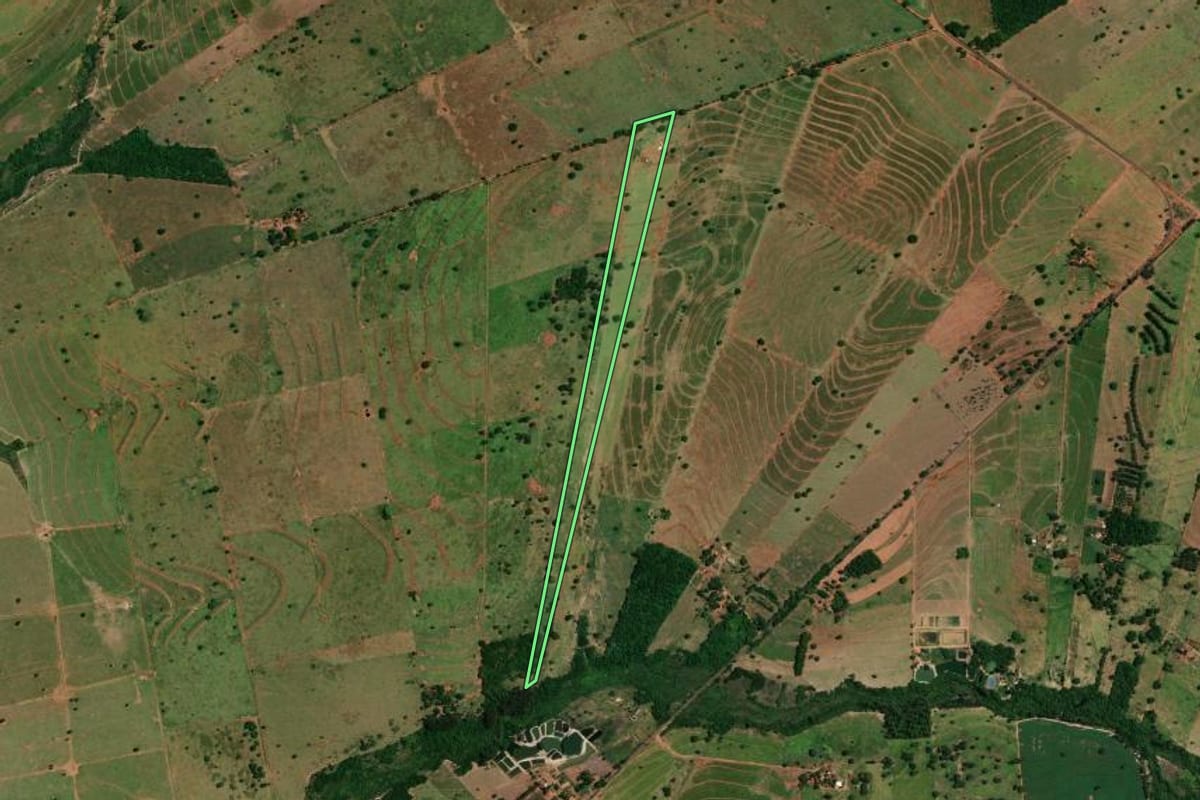 Imagem de satélite do imóvel rural em Icaraíma (PR), com o contorno declarado no CAR desenhado por cima.