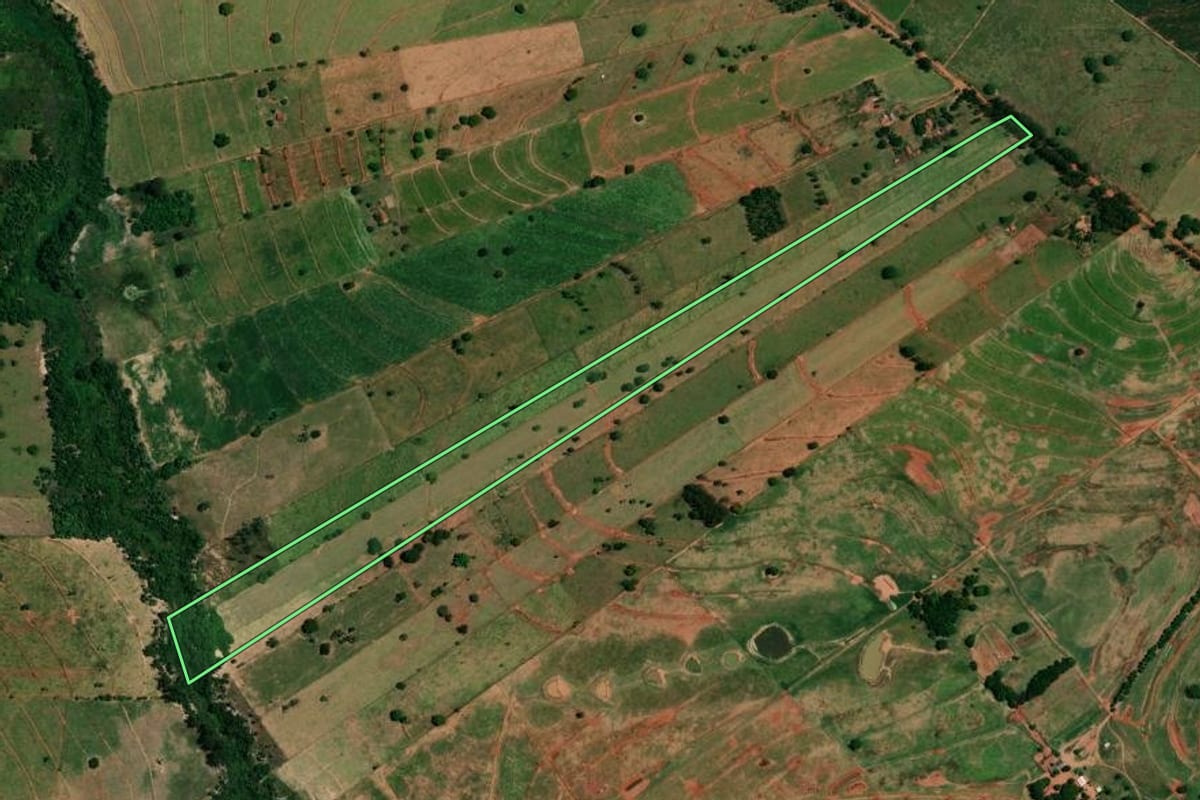 Imagem de satélite do imóvel rural em Icaraíma (PR), com o contorno declarado no CAR desenhado por cima.