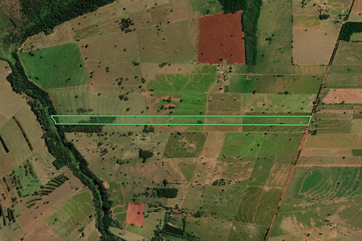 Imagem de satélite do imóvel rural em Icaraíma (PR), com o contorno declarado no CAR desenhado por cima.