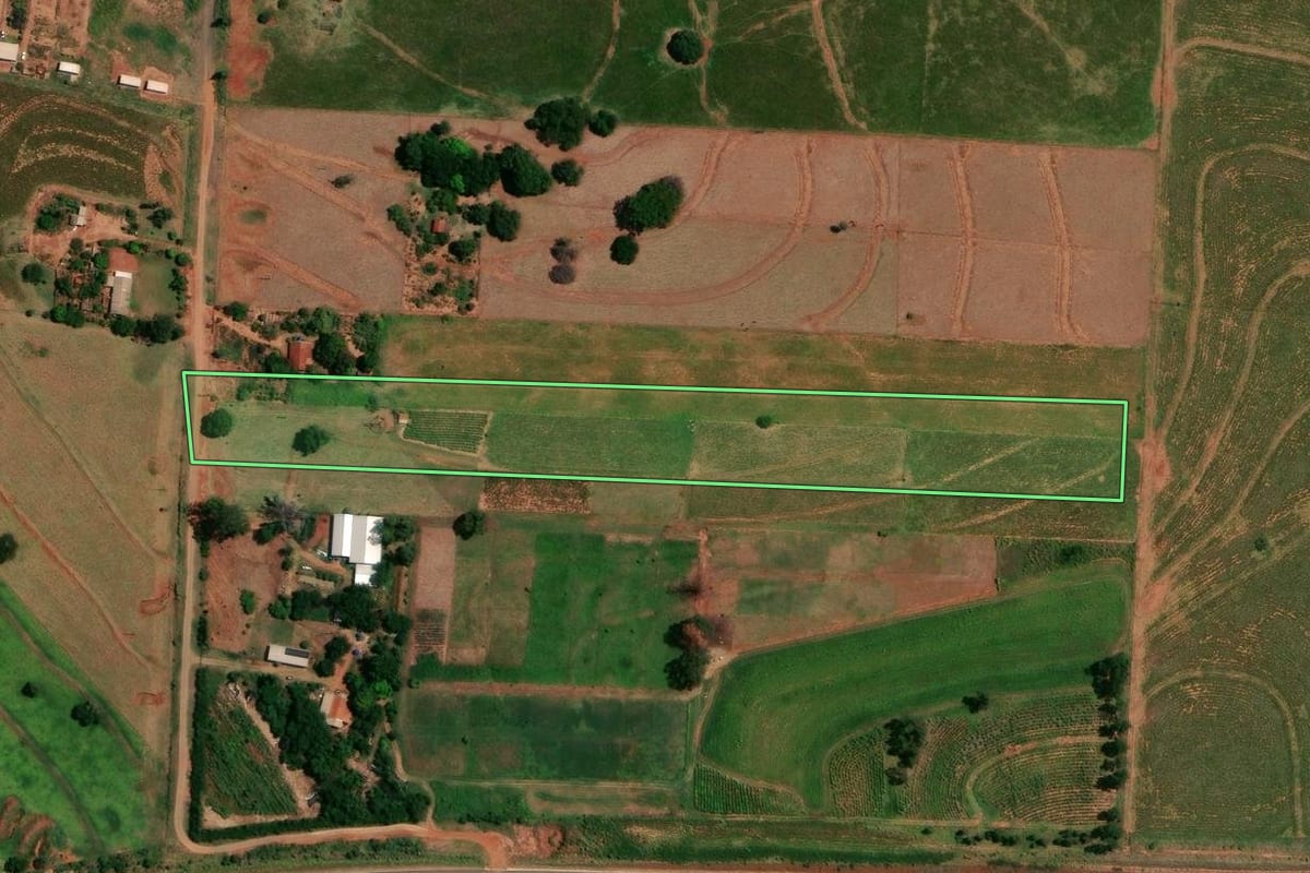 Imagem de satélite do imóvel rural em Icaraíma (PR), com o contorno declarado no CAR desenhado por cima.