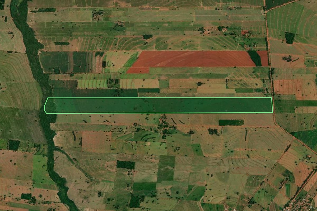 Imagem de satélite do imóvel rural em Icaraíma (PR), com o contorno declarado no CAR desenhado por cima.