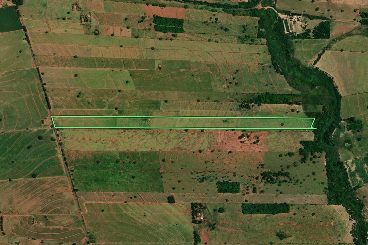 Imagem de satélite do imóvel rural em Icaraíma (PR), com o contorno declarado no CAR desenhado por cima.