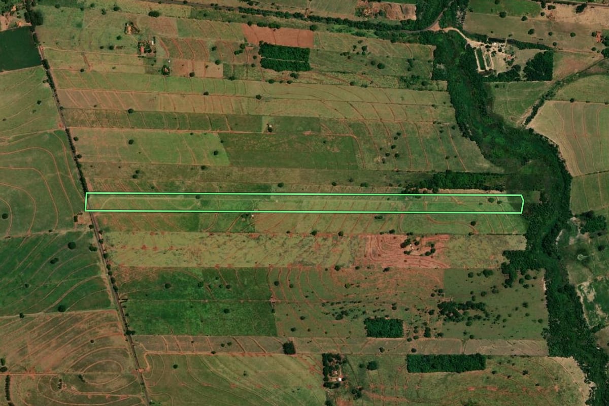 Imagem de satélite do imóvel rural em Icaraíma (PR), com o contorno declarado no CAR desenhado por cima.