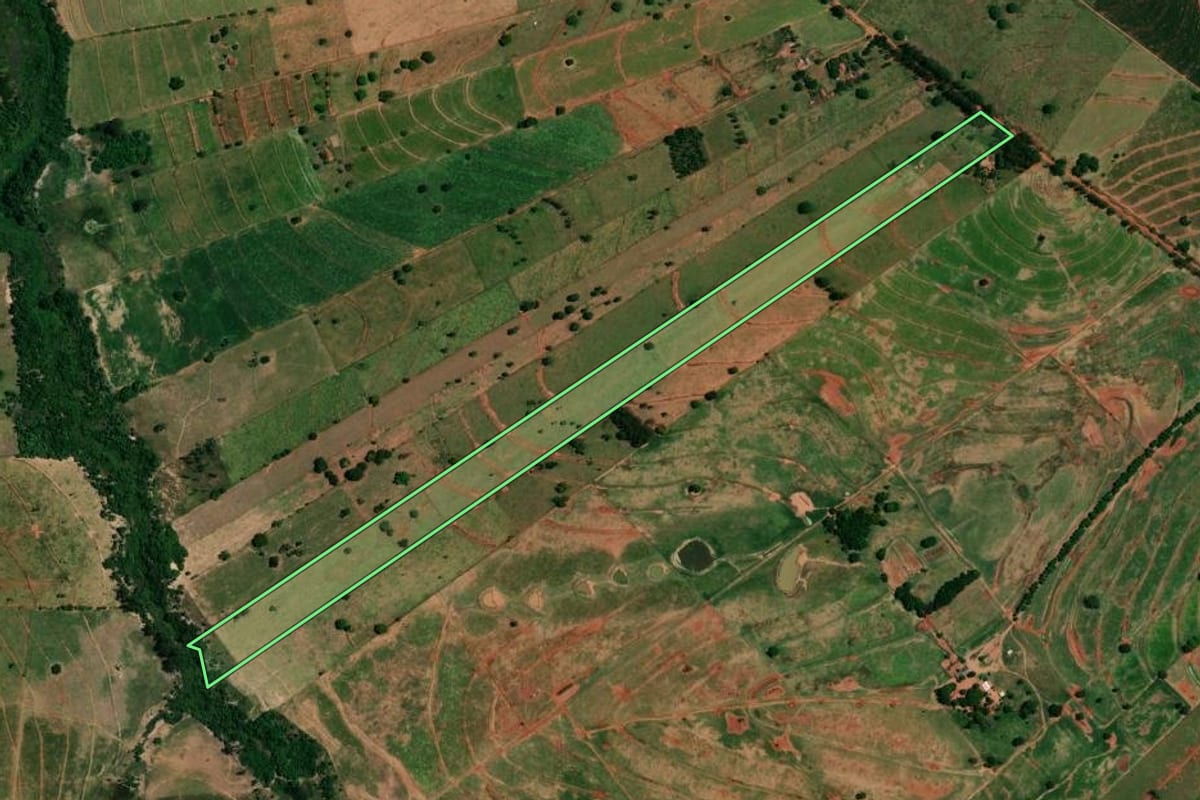 Imagem de satélite do imóvel rural em Icaraíma (PR), com o contorno declarado no CAR desenhado por cima.