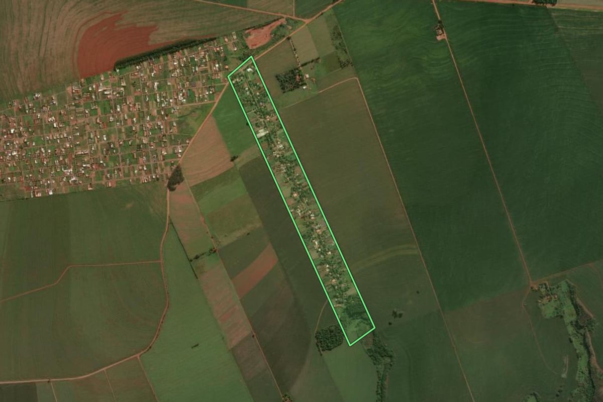 Imagem de satélite do imóvel rural em Iguaraçu (PR), com o contorno declarado no CAR desenhado por cima.