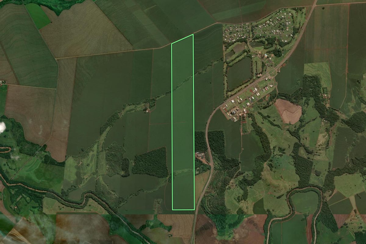 Imagem de satélite do imóvel rural em Iguaraçu (PR), com o contorno declarado no CAR desenhado por cima.