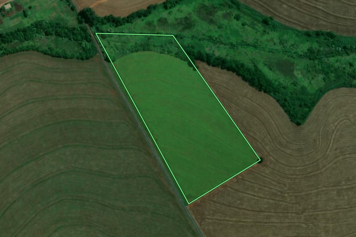 Imagem de satélite do imóvel rural em Iguaraçu (PR), com o contorno declarado no CAR desenhado por cima.