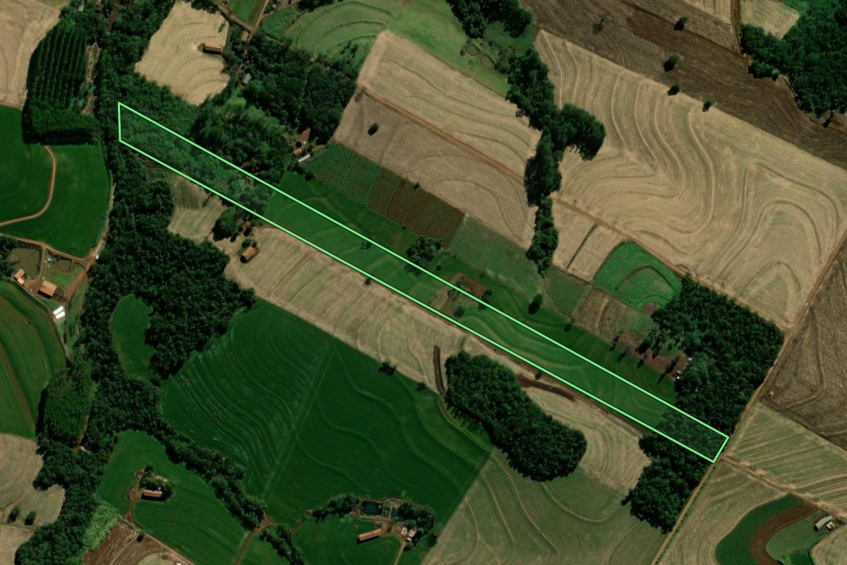 Imagem de satélite do imóvel rural em Iguatu (PR), com o contorno declarado no CAR desenhado por cima.