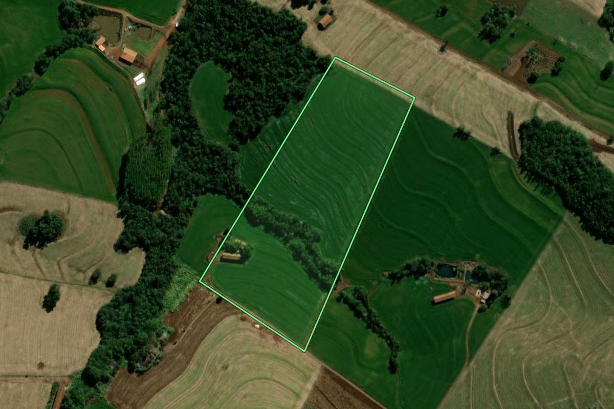 Imagem de satélite do imóvel rural em Iguatu (PR), com o contorno declarado no CAR desenhado por cima.
