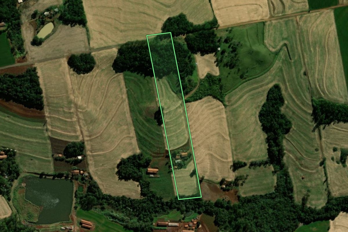 Imagem de satélite do imóvel rural em Iguatu (PR), com o contorno declarado no CAR desenhado por cima.