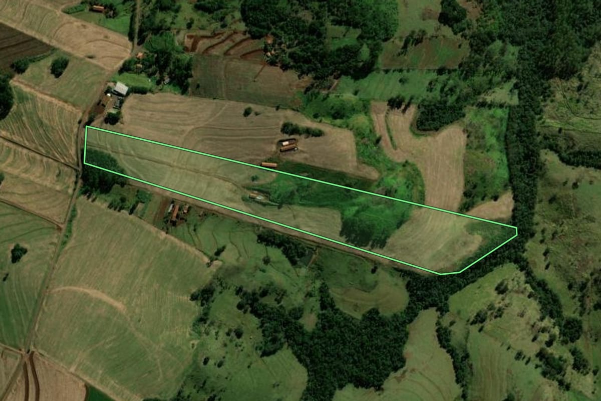 Imagem de satélite do imóvel rural em Iguatu (PR), com o contorno declarado no CAR desenhado por cima.