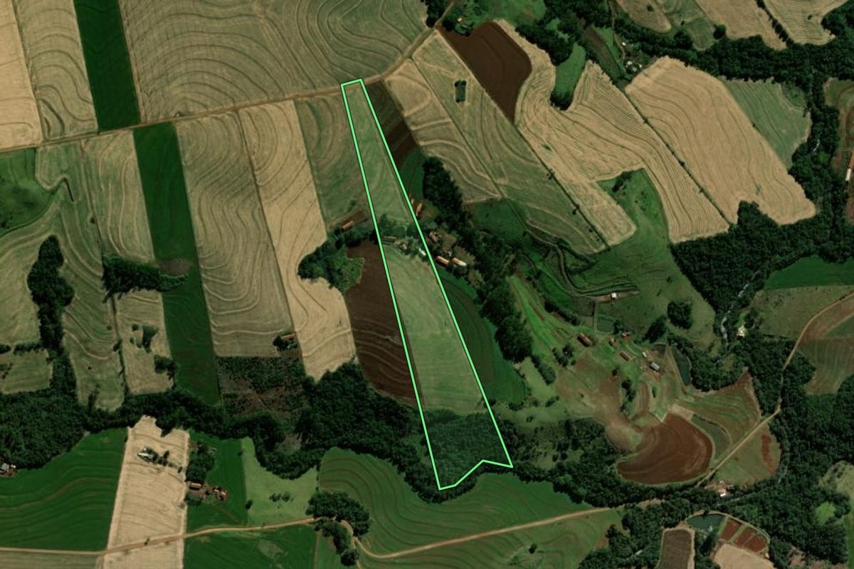 Imagem de satélite do imóvel rural em Iguatu (PR), com o contorno declarado no CAR desenhado por cima.