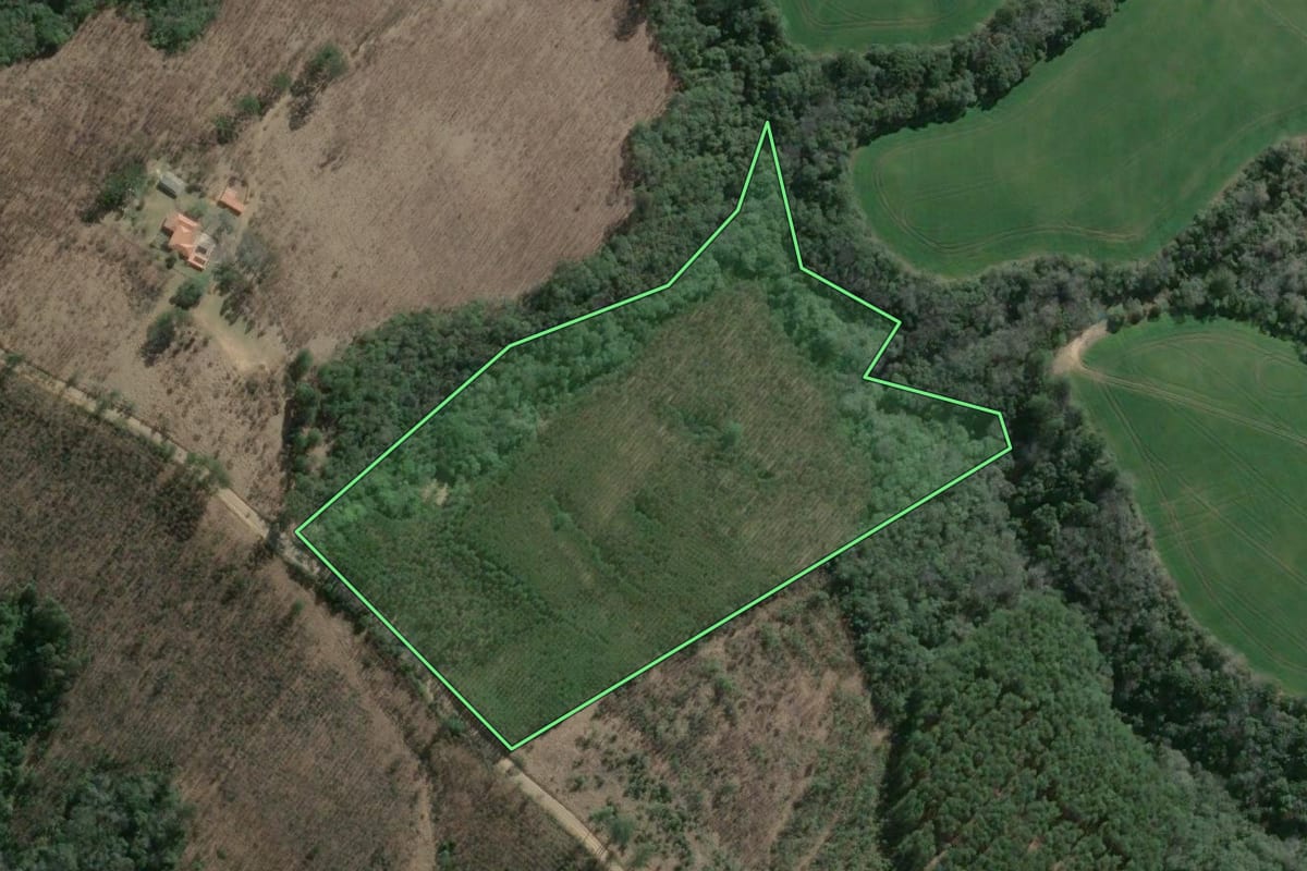 Imagem de satélite do imóvel rural em Imbaú (PR), com o contorno declarado no CAR desenhado por cima.