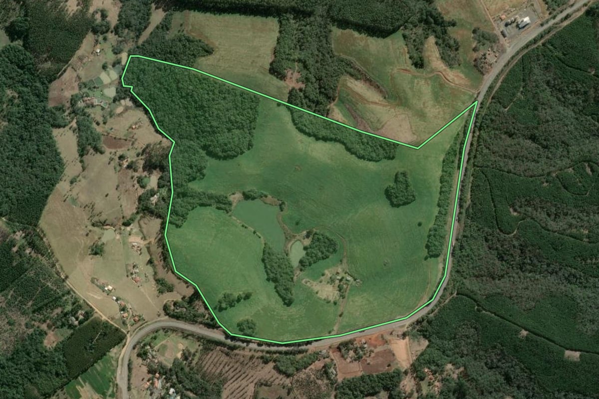 Imagem de satélite do imóvel rural em Imbaú (PR), com o contorno declarado no CAR desenhado por cima.