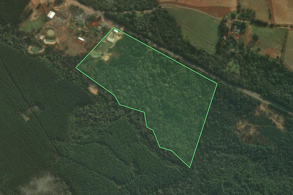 Imagem de satélite do imóvel rural em Imbaú (PR), com o contorno declarado no CAR desenhado por cima.