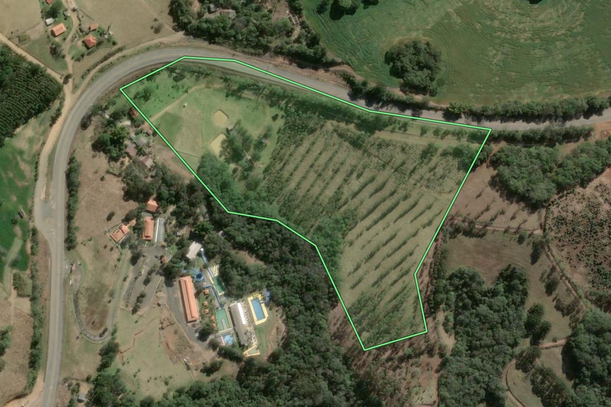 Imagem de satélite do imóvel rural em Imbaú (PR), com o contorno declarado no CAR desenhado por cima.