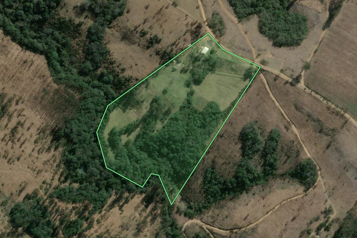 Imagem de satélite do imóvel rural em Imbaú (PR), com o contorno declarado no CAR desenhado por cima.