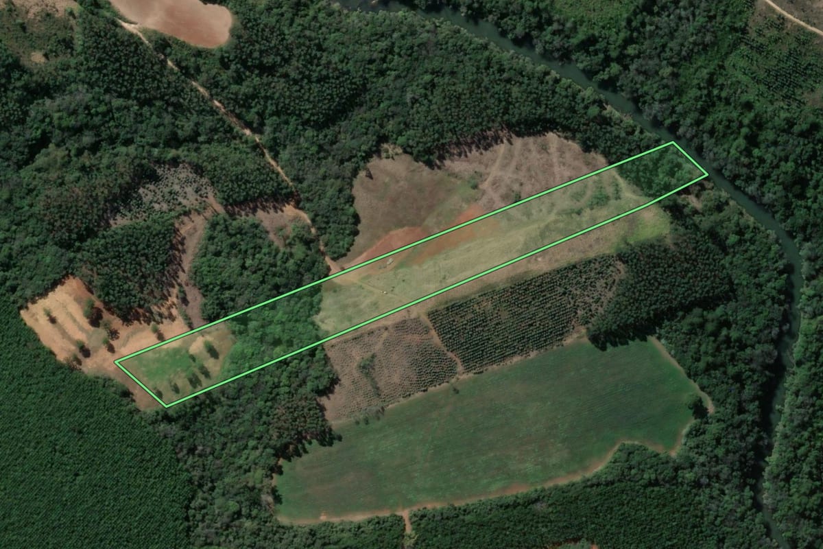 Imagem de satélite do imóvel rural em Imbaú (PR), com o contorno declarado no CAR desenhado por cima.