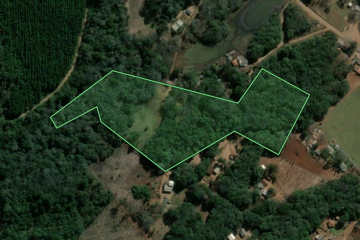 Imagem de satélite do imóvel rural em Imbaú (PR), com o contorno declarado no CAR desenhado por cima.