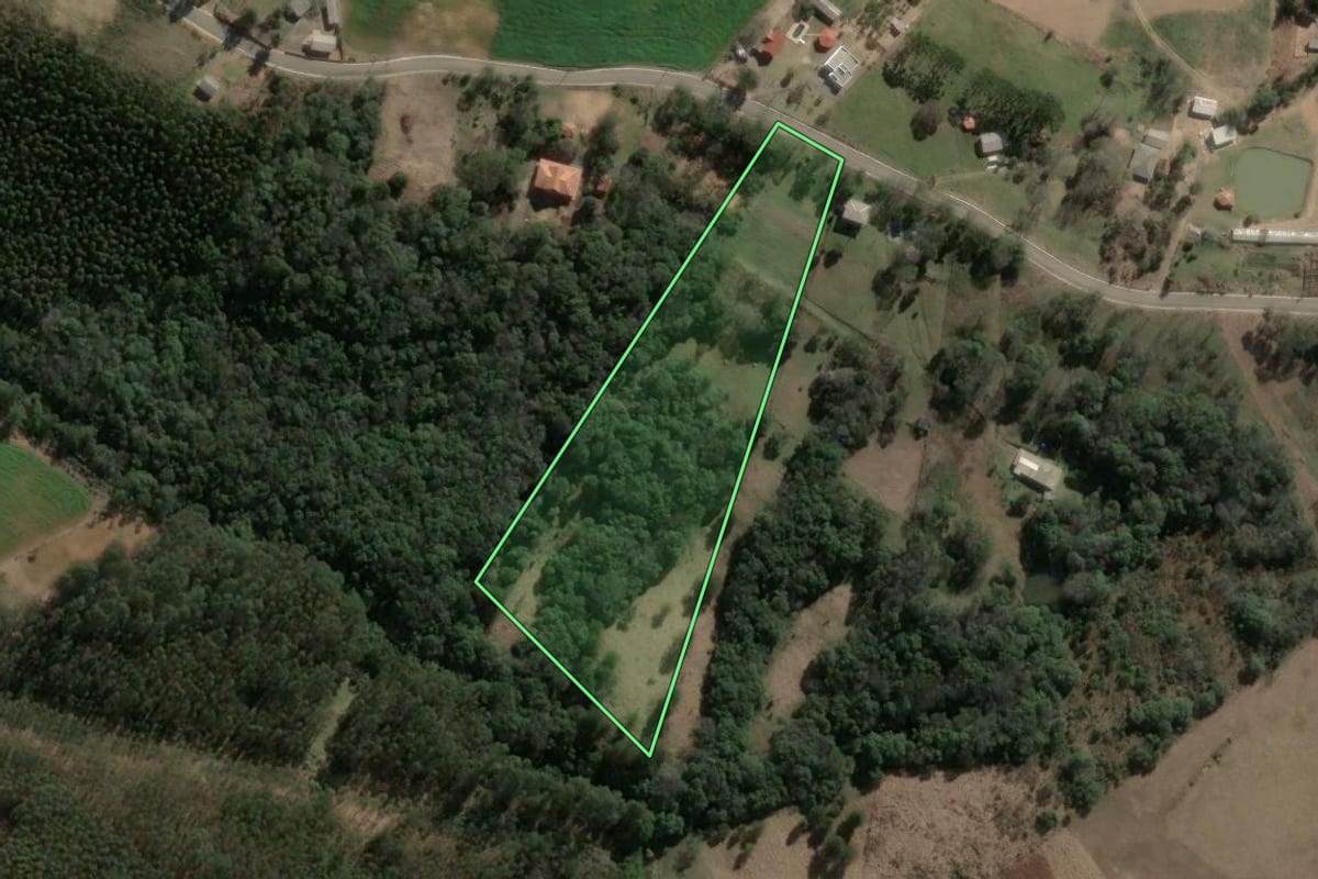 Imagem de satélite do imóvel rural em Imbaú (PR), com o contorno declarado no CAR desenhado por cima.