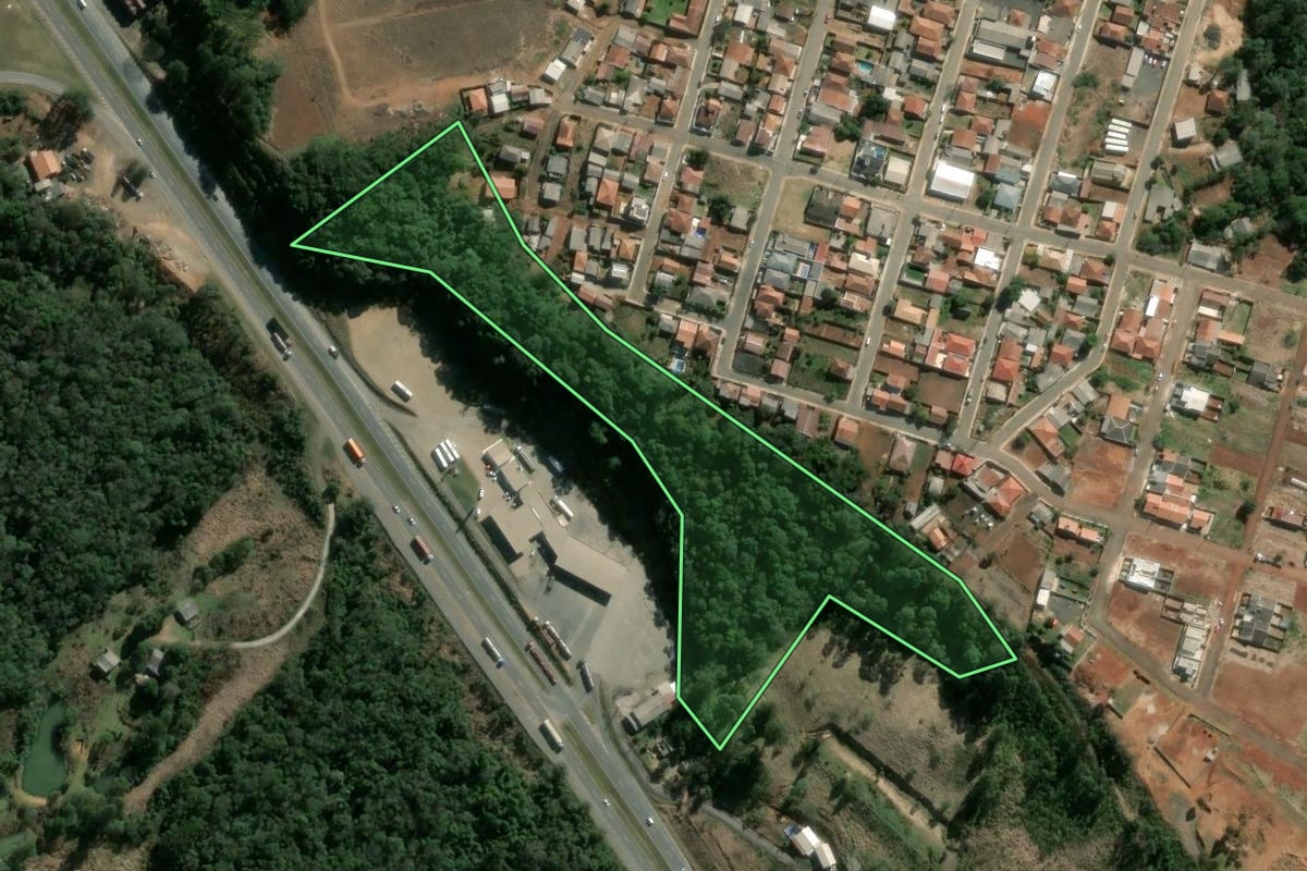 Imagem de satélite do imóvel rural em Imbaú (PR), com o contorno declarado no CAR desenhado por cima.