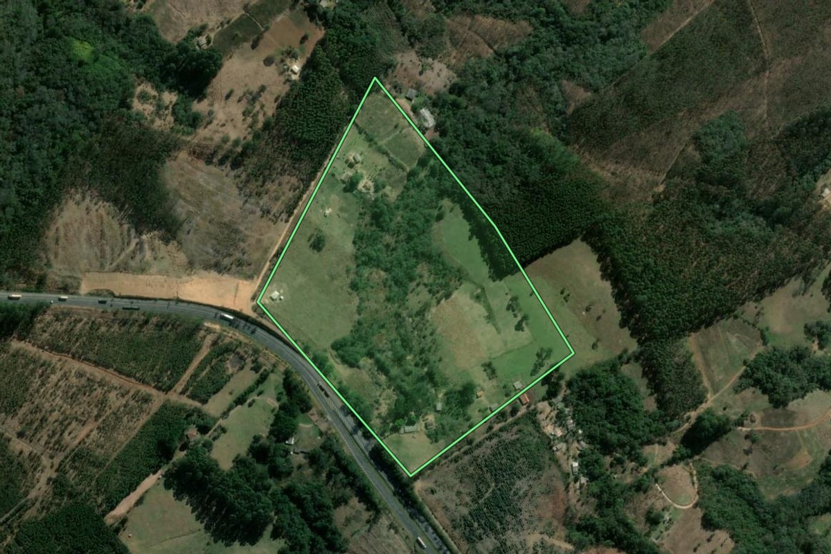 Imagem de satélite do imóvel rural em Imbaú (PR), com o contorno declarado no CAR desenhado por cima.