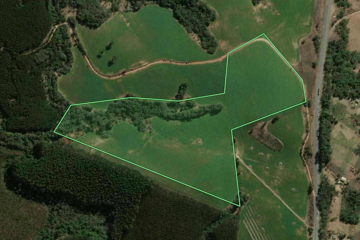 Imagem de satélite do imóvel rural em Imbaú (PR), com o contorno declarado no CAR desenhado por cima.