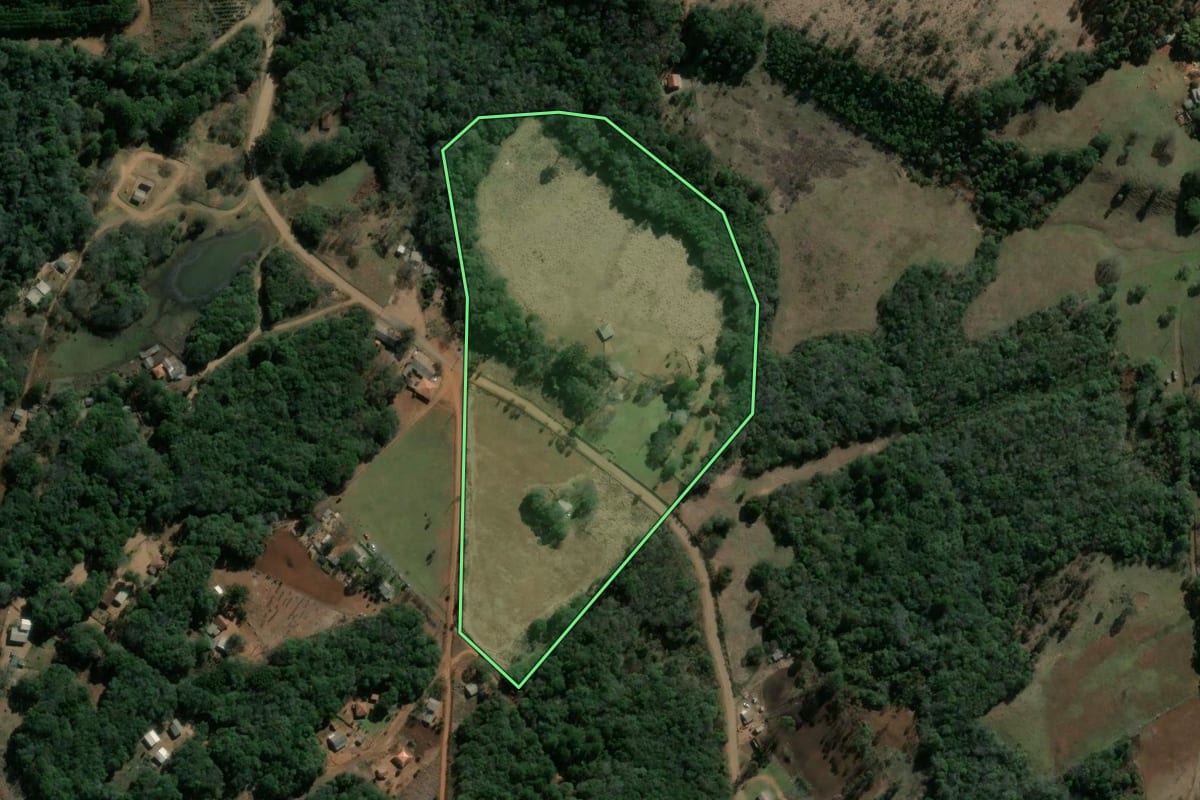Imagem de satélite do imóvel rural em Imbaú (PR), com o contorno declarado no CAR desenhado por cima.