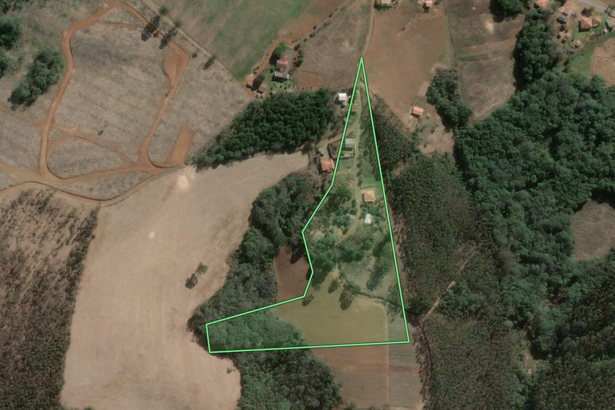 Imagem de satélite do imóvel rural em Imbaú (PR), com o contorno declarado no CAR desenhado por cima.